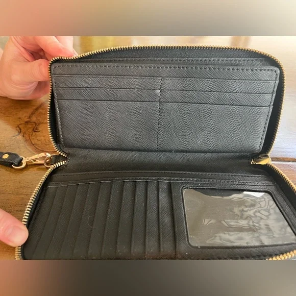 Michael Kors wristlet - Picture 9 of 9